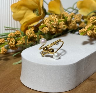 Bague ajustable dorée avec perles
