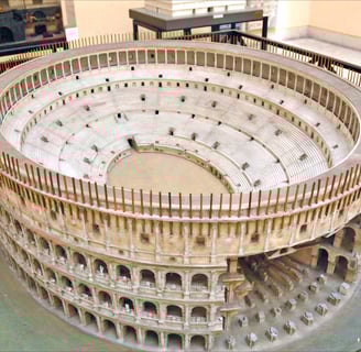 maquete de como era o coliseu em seu tempo auge