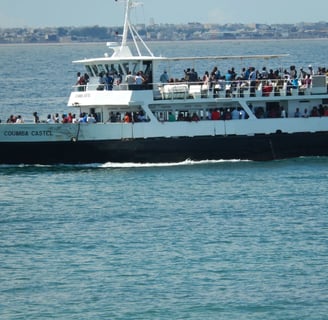 Une agreable traversée en chaloupe pour l'ile de gorée