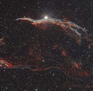 Imagem de uma nebulosa no espaço captada pela NASA, que lembram luzes de cidade