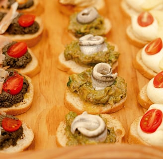 Aperitivos artesanales para eventos en Málaga. Sabor, presentación y producto de calidad en La Santa
