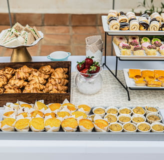 Mesas dulces y saladas para eventos en Málaga. Presentación cuidada y sabores para todos los gustos