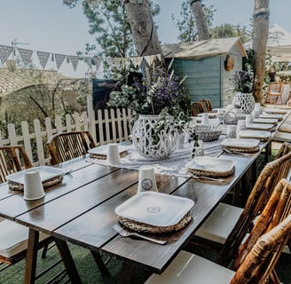 Celebraciones íntimas en Málaga con decoración cuidada y ambiente acogedor. Detalles