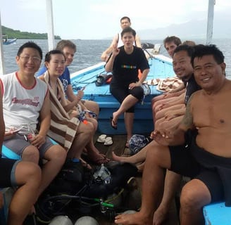 diver preparing in lovina Bali #DiveCourses #PADItraining