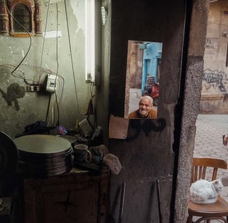 Example of complex street photograph by Jonathan Jasberg
