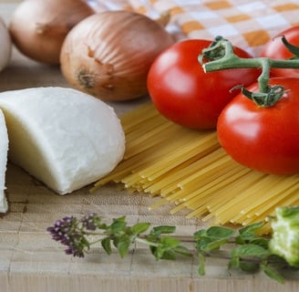 Mozzarella, tomatoes and vegetables