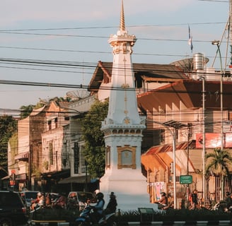Tugu Jogjakarta pada saat sore hari senja