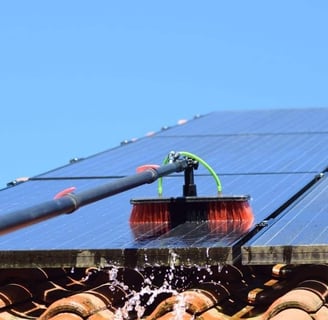 Fassaden-, Dach-, Fenster-, PV- und Pflastersteinreinigung von Easy-Sauber – gründlich, professionel