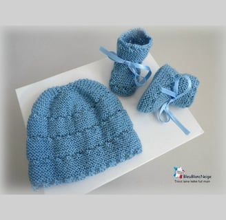 Bonnet et chaussons bleus laine fait main
