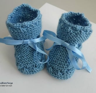 Bonnet et chaussons bleus laine fait main