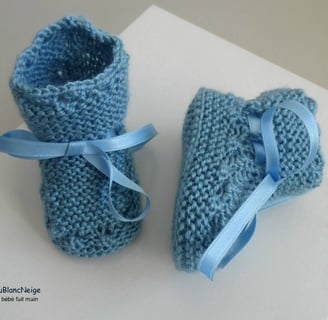 Bonnet et chaussons bleus laine fait main
