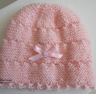 Bonnet et chaussons roses tricotés main