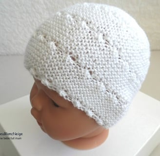 Bonnet blanc modele tricot bebe fait main