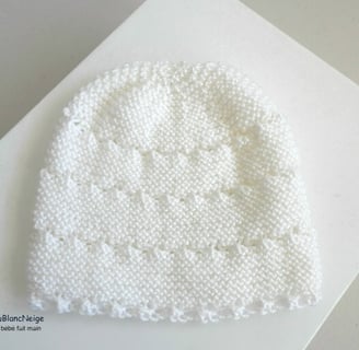 Bonnet blanc modele tricot bebe fait main