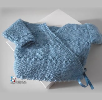 Brassiere layette bebe tricotee main