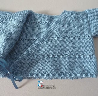 Brassiere layette bebe tricotee main