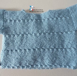 Brassiere layette bebe tricotee main