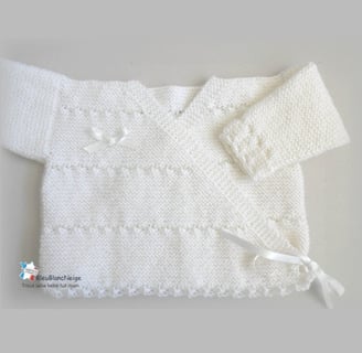 Brassiere layette bebe tricotee main