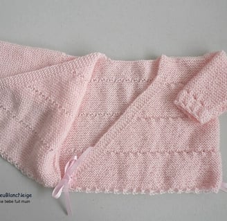 Brassiere layette bebe tricotee main