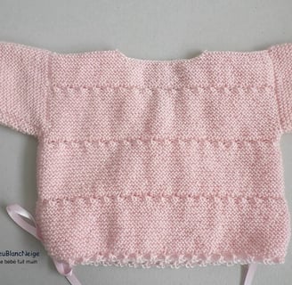 Brassiere layette bebe tricotee main