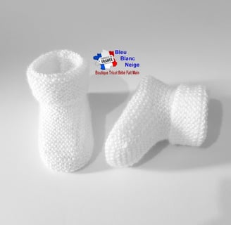 Chaussons blancs modele layette bb tricot bebe fait main