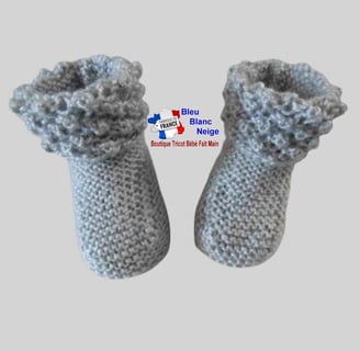 Chaussons gris modele layette bb tricot bebe fait main bleublancneige