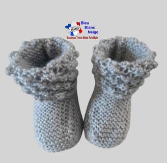 Chaussons gris modele layette bb tricot bebe fait main bleublancneige
