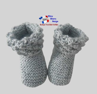 Chaussons gris modele layette bb tricot bebe fait main bleublancneige