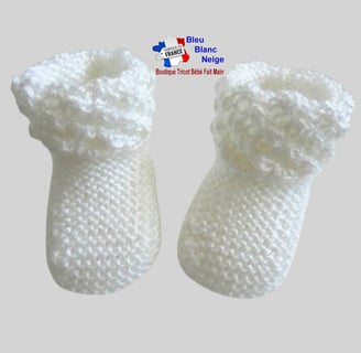 Chaussons blancs modele layette bb tricot bebe fait main