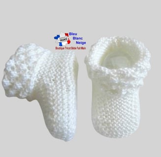 Chaussons blancs modele layette bb tricot bebe fait main