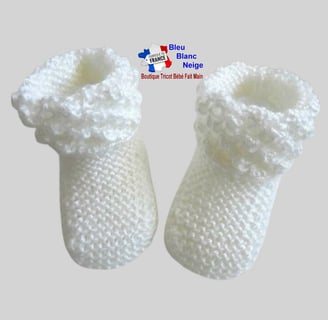 Chaussons blancs modele layette bb tricot bebe fait main