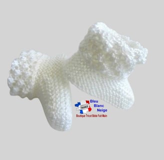 Chaussons blancs modele layette bb tricot bebe fait main