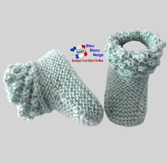 Chaussons verts modele layette bb tricot bebe fait main bleublancneige