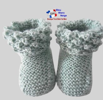 Chaussons verts modele layette bb tricot bebe fait main bleublancneige