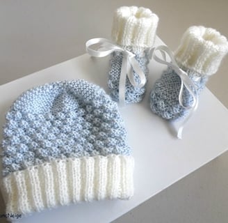 Bonnet et chaussons layette bb bleublancneige