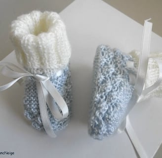 Bonnet et chaussons layette bb bleublancneige