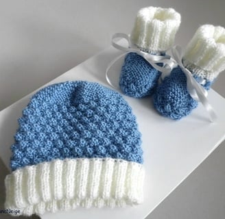 Bonnet et chaussons layette bb bleublancneige
