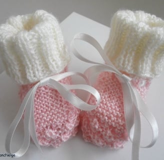 Bonnet et chaussons layette bébé bleublancneige