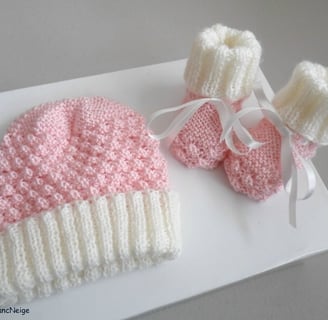 Bonnet et chaussons layette bébé bleublancneige