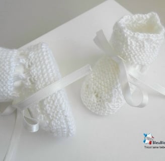 Chaussons blancs bb tricotés main