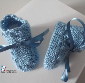 chaussons bb bleus fait main tricot 