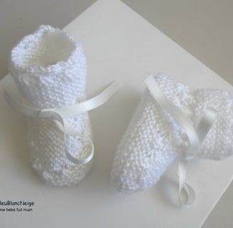 Chaussons blancs layette bb tricot fait main