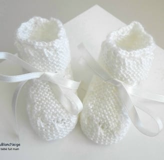 Chaussons blancs layette laine bébé fait main