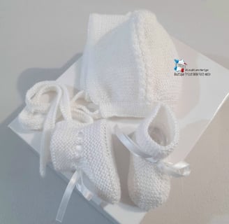Béguin blanc et chaussons tricot bb