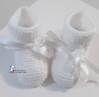Béguin blanc et chaussons tricot bb