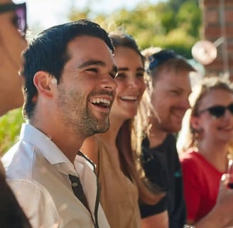 employés souriants lors d'un team building