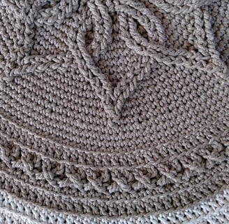 Rongzhiyue: Gray crochet pattern close-up