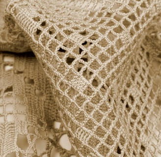 Rongzhiyue: Beige crochet lace close-up
