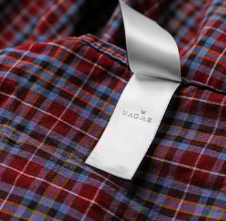Rongzhiyue: Clothing label on plaid shirt