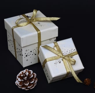 Rongzhiyue: golden ribbons for gift wrap
